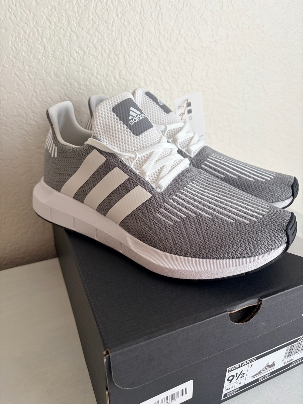 adidas Mens 9.5 Swift Run 1.0 Trainer Sneakers NWT